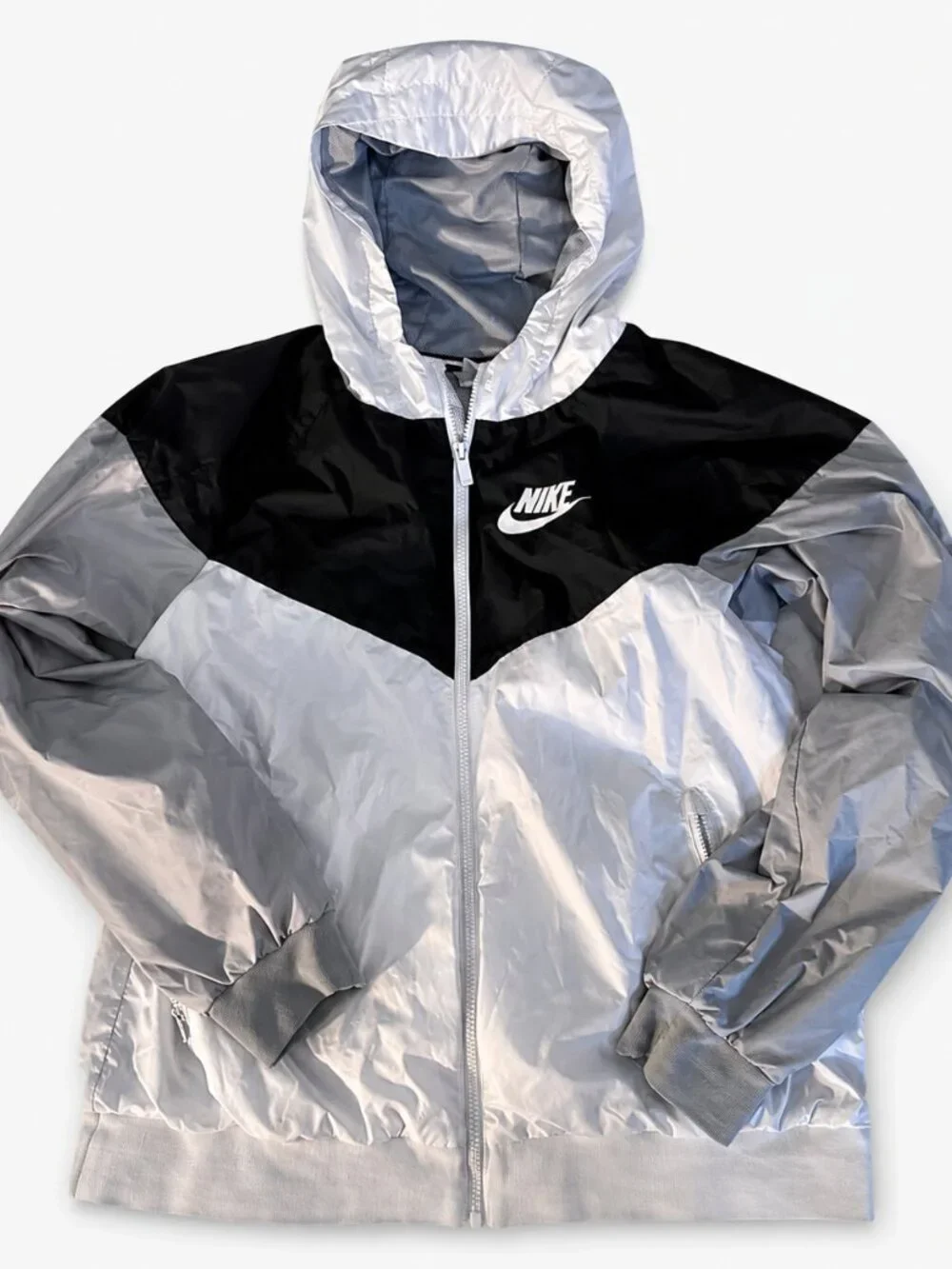 Nike Windrunner Hooded Jacket – Youth XL (18–20) – Black/Gray/White